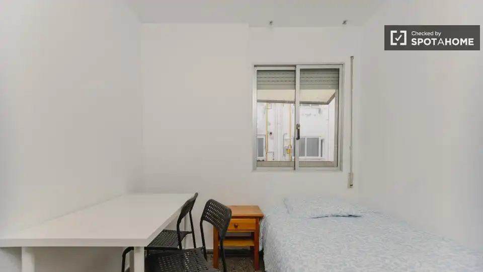 Habitación de Piso de alquiler en Valencia con Aire acondicionado, Calefacción y Amueblado