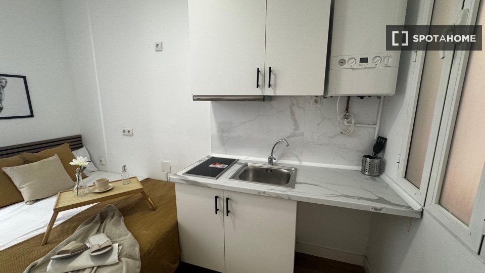 Flat to rent in Trafalgar