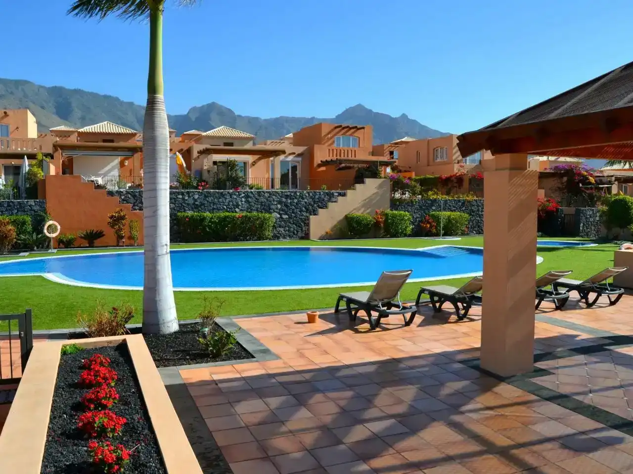 Vista exterior de Piso en venta en Adeje con Aire acondicionado, Piscina y Balcón