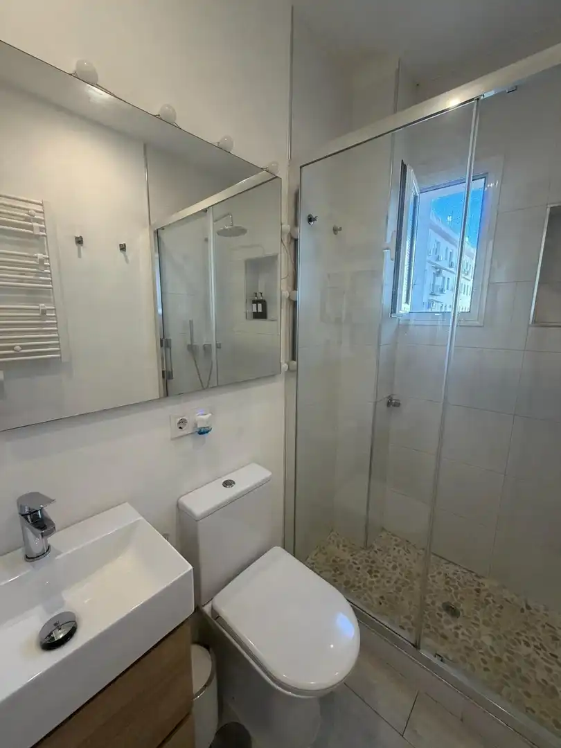 Bathroom of Flat for sale in Sevilla  with Balcony