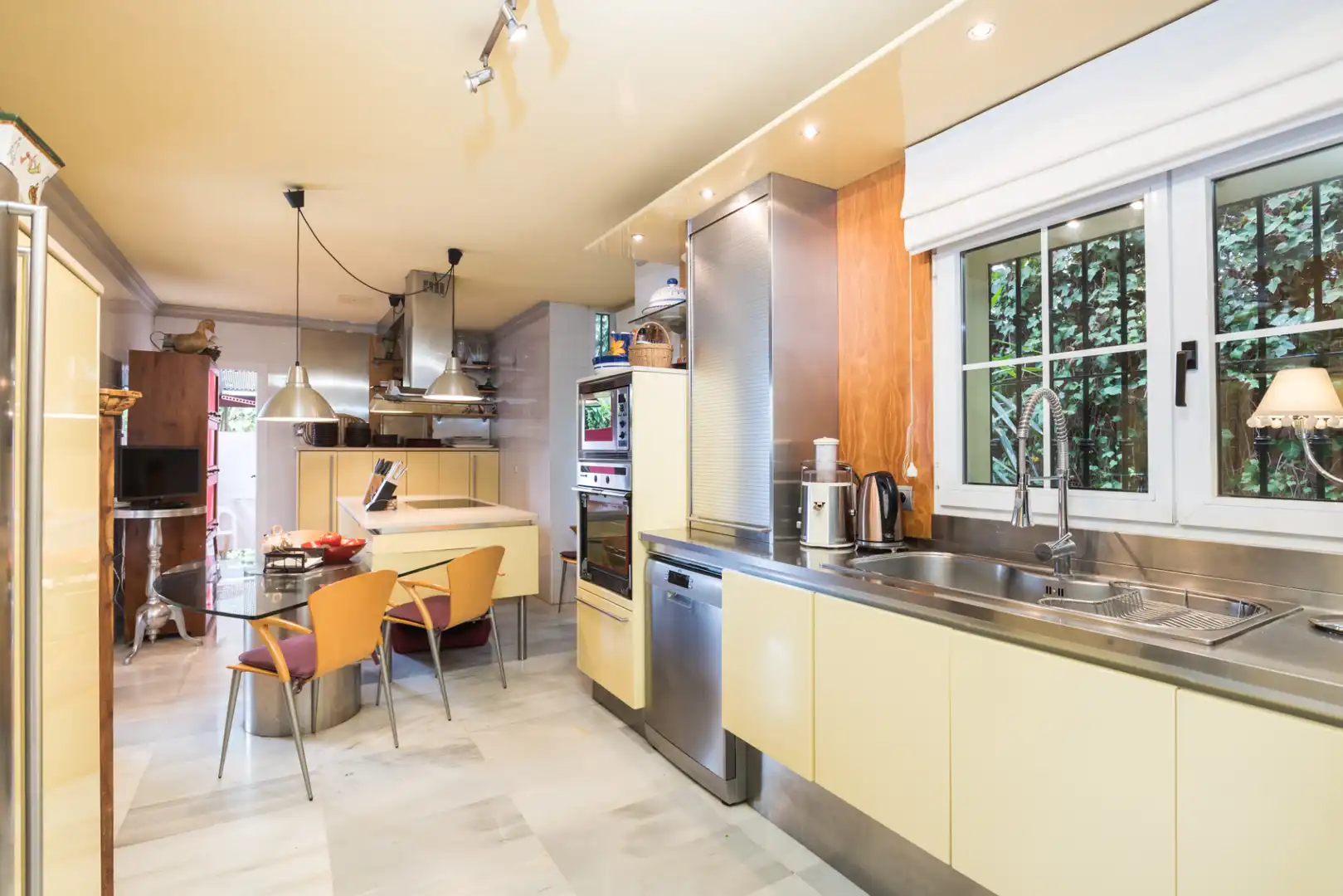 Cocina de Casa o chalet en venta en Marbella con Aire acondicionado, Jardín privado y Terraza