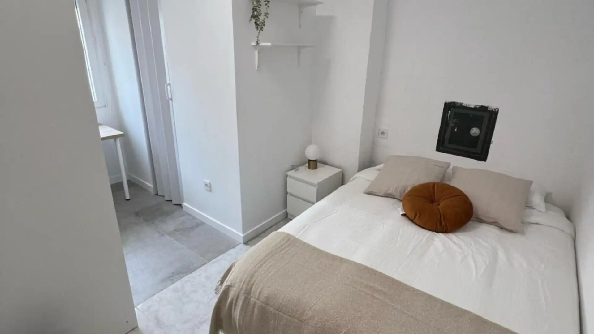 Dormitori de Apartament per a compartir en Alicante / Alacant amb Moblat, Forn i Rentadora