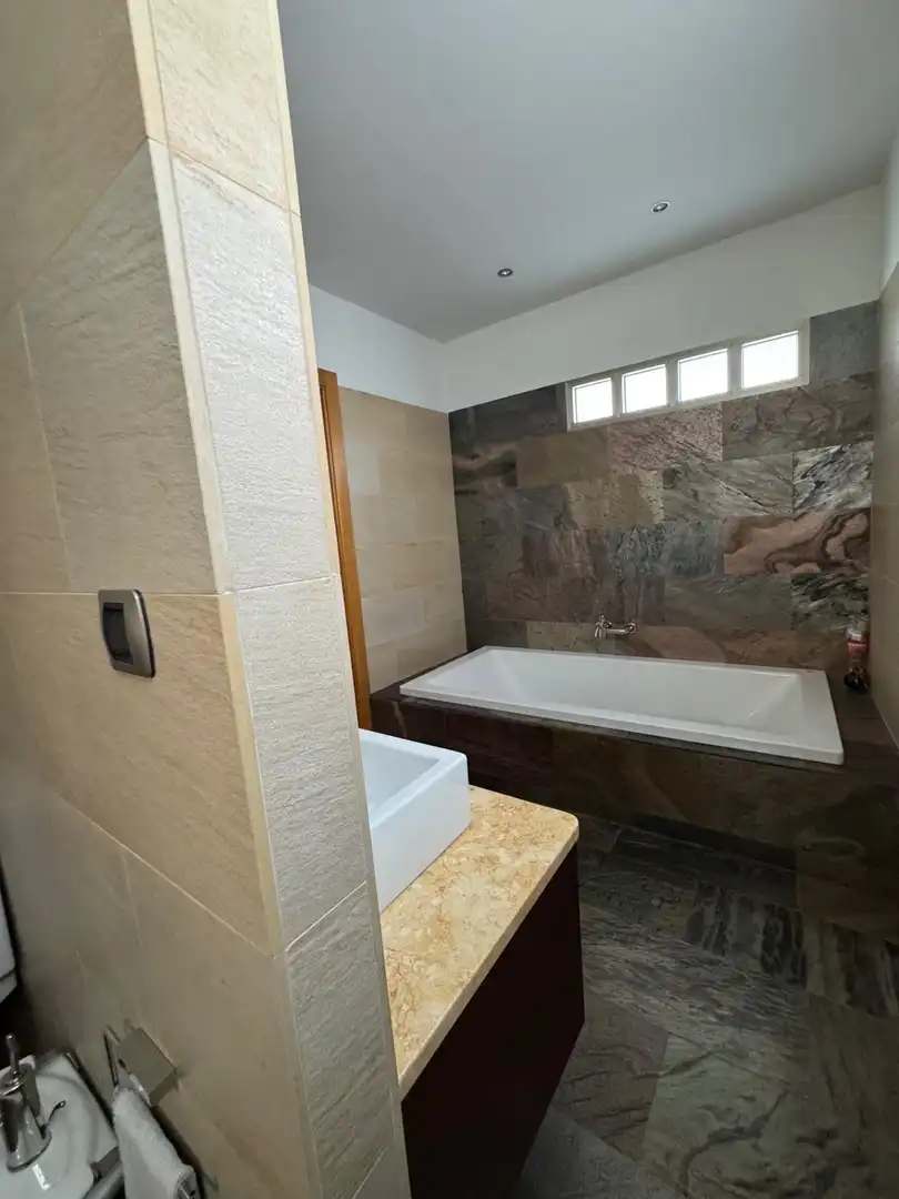 Bany de Casa o xalet en venda en Elche / Elx amb Aire condicionat, Calefacció i Jardí privat