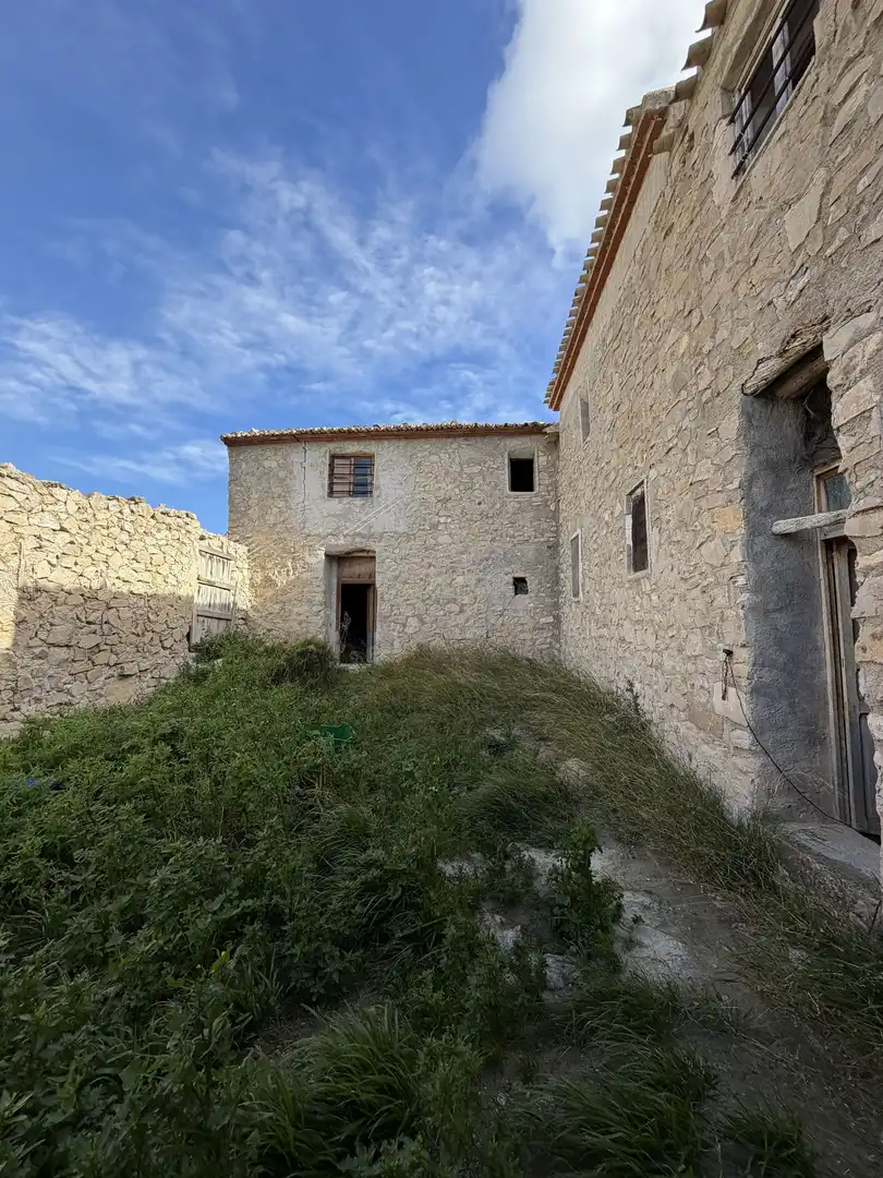 Country house with garden for sale in Sella, imagen 2