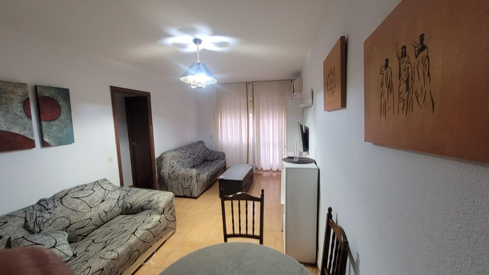 Sala de estar de Piso de alquiler en Cáceres Capital con Aire acondicionado y Balcón