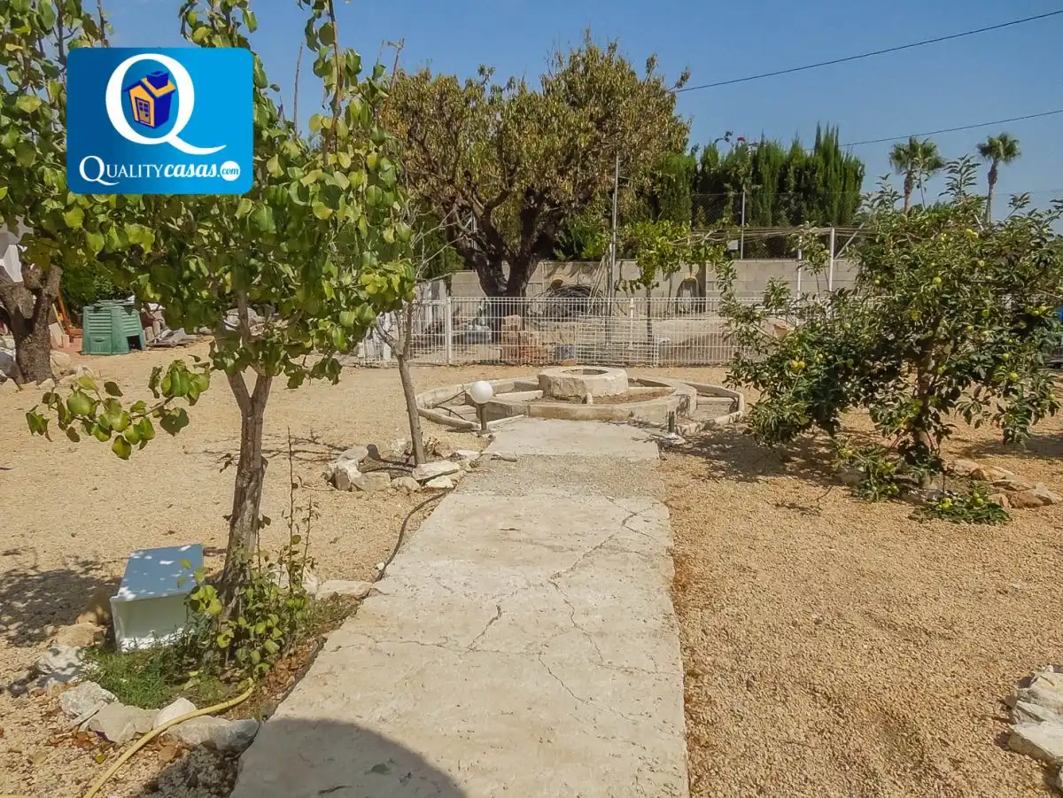 Jardí de Casa o xalet en venda en Alicante / Alacant amb Aire condicionat, Calefacció i Terrassa