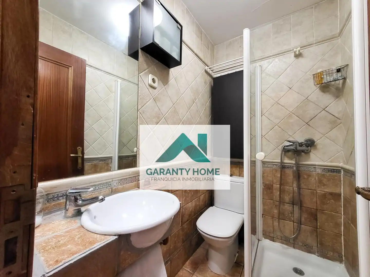 Baño de Apartamento de alquiler en Boadilla del Monte con Aire acondicionado, Calefacción y Jardín privado