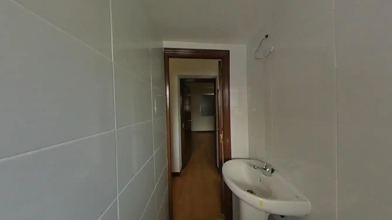 Bathroom of Flat for sale in Madrid  with Air Conditioner and Heating
