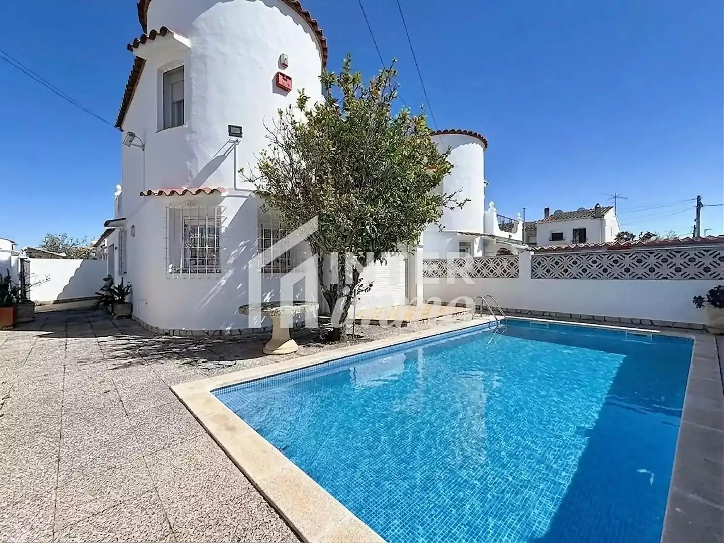 House with pool for sale in Carrer la Siesta 185B Puigmal C 17 17487 Empuriabrava