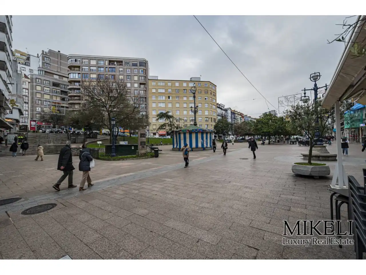 Vista exterior de Edificio en venta en Santander