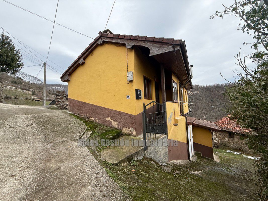 Vista exterior de Casa o chalet en venta en Quirós con Calefacción y Trastero