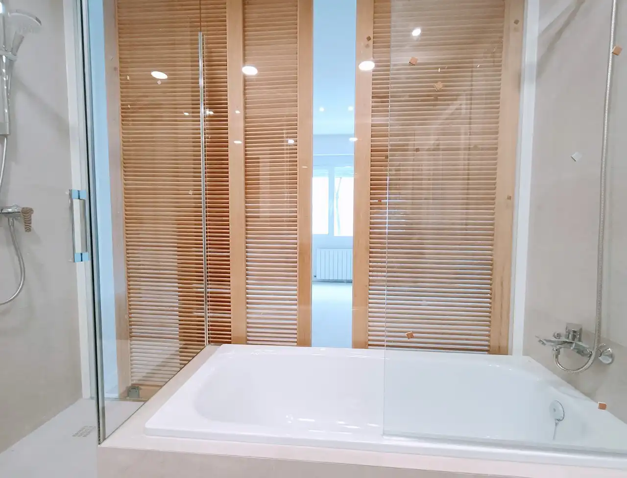 Bathroom of Flat for rent in Madrid  with Air Conditioner, Heating and Terrace