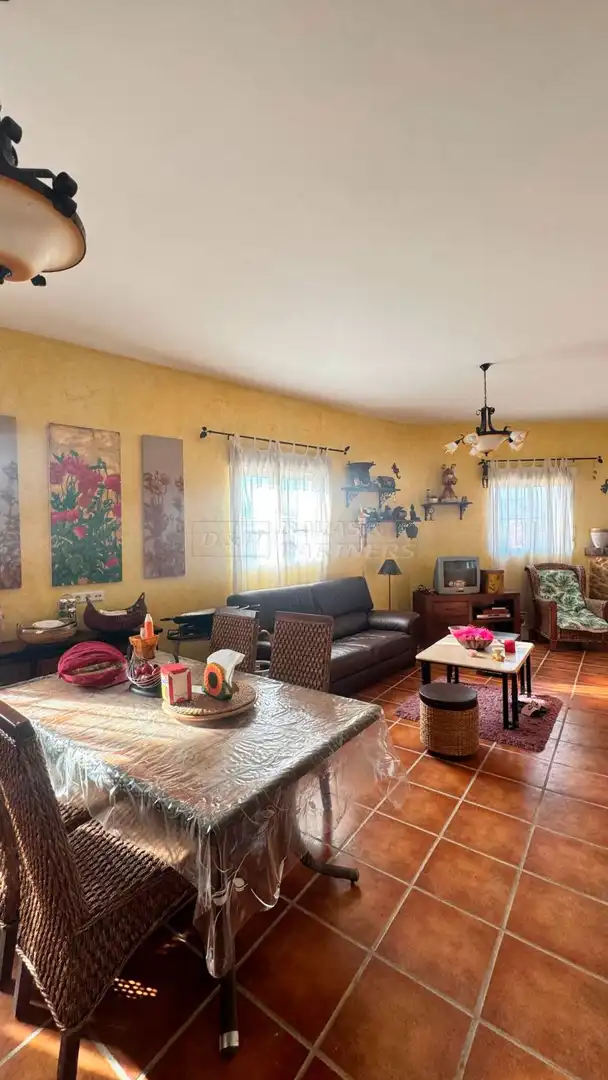 Sala d'estar de Finca rústica en venda en Orihuela amb Jardí privat, Terrassa i Piscina