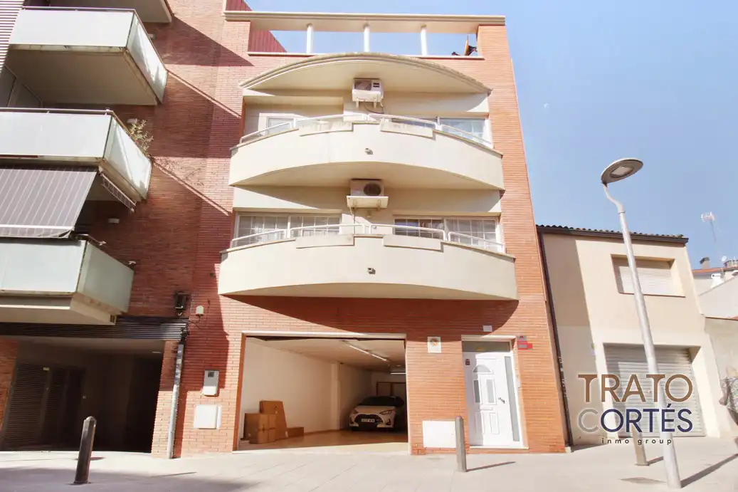 Maison jumelée avec terrasse à vendre à Plaça Magdalena Trias 10