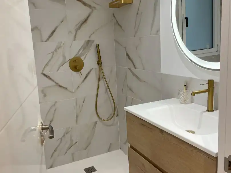 Badezimmer von Wohnung zur Miete in  Madrid Capital mit Terrasse