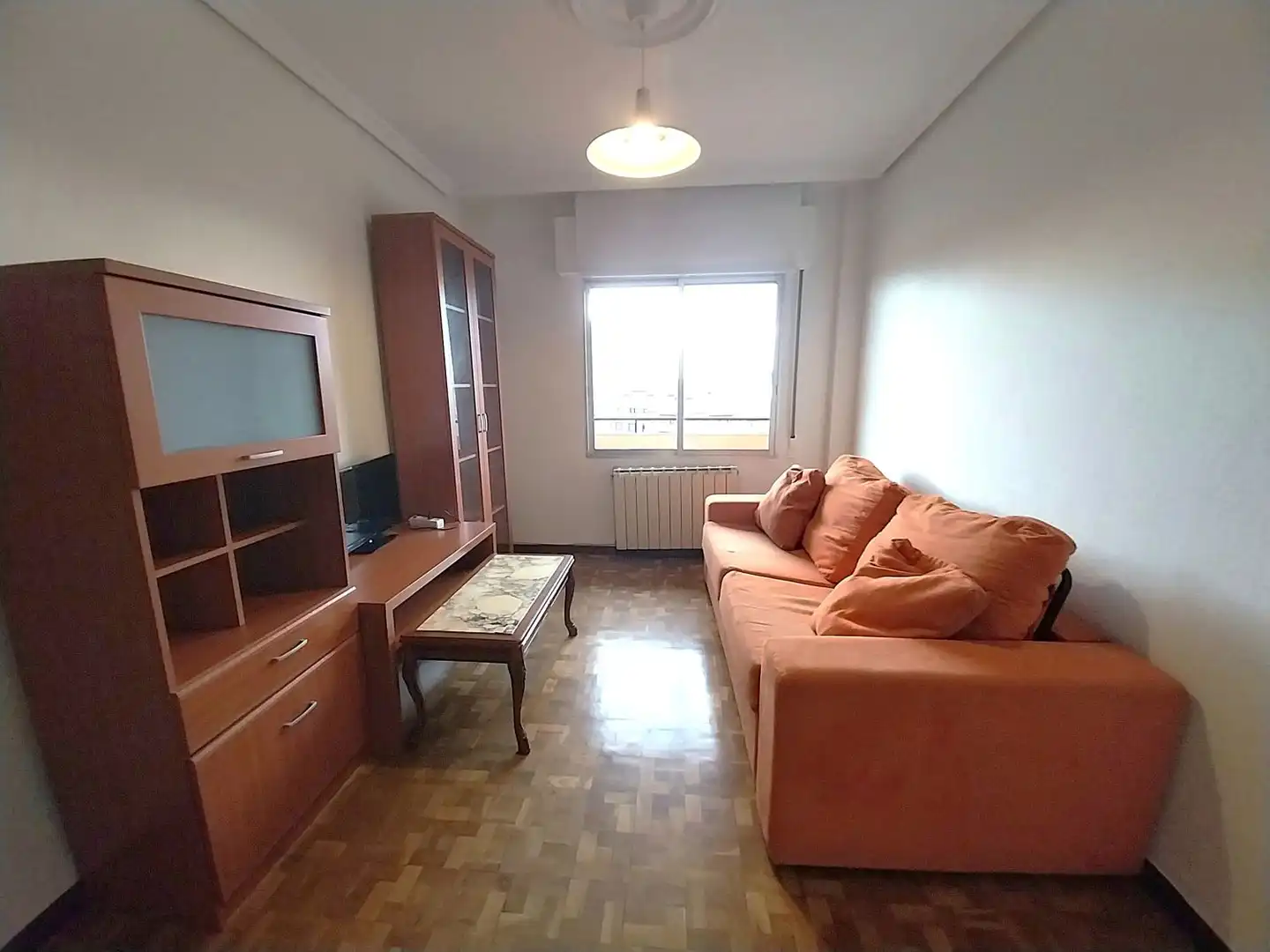 Sala d'estar de Pis en venda en Valladolid amb Calefacció, Parquet i Traster