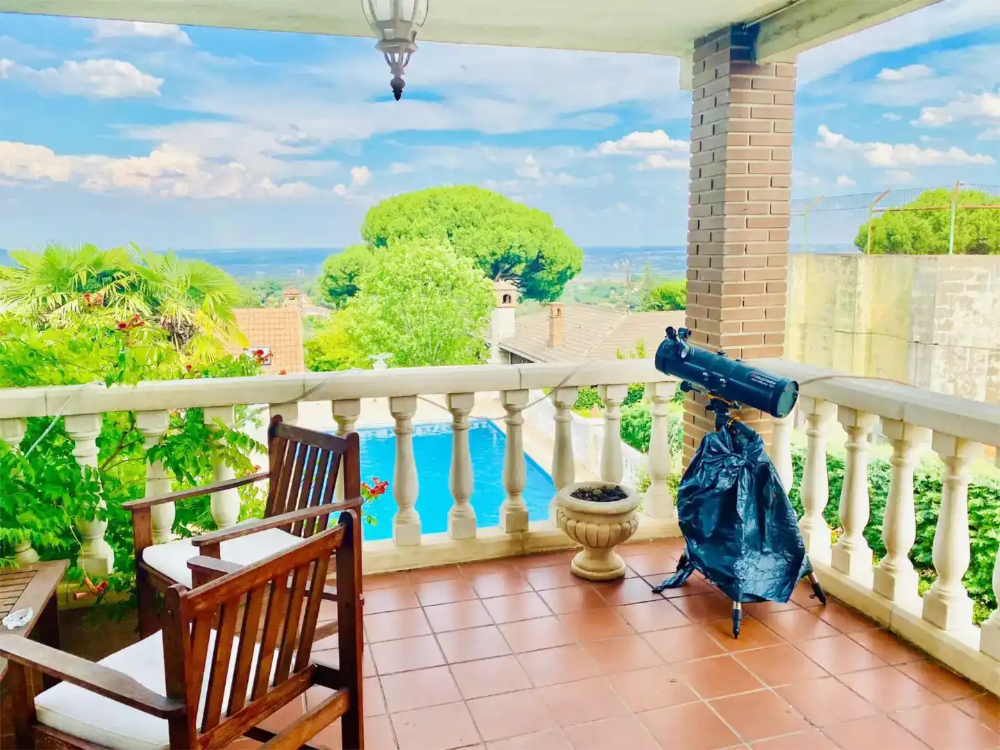 Terrassa de Casa o xalet en venda en Villa del Prado amb Jardí privat, Piscina i Balcó