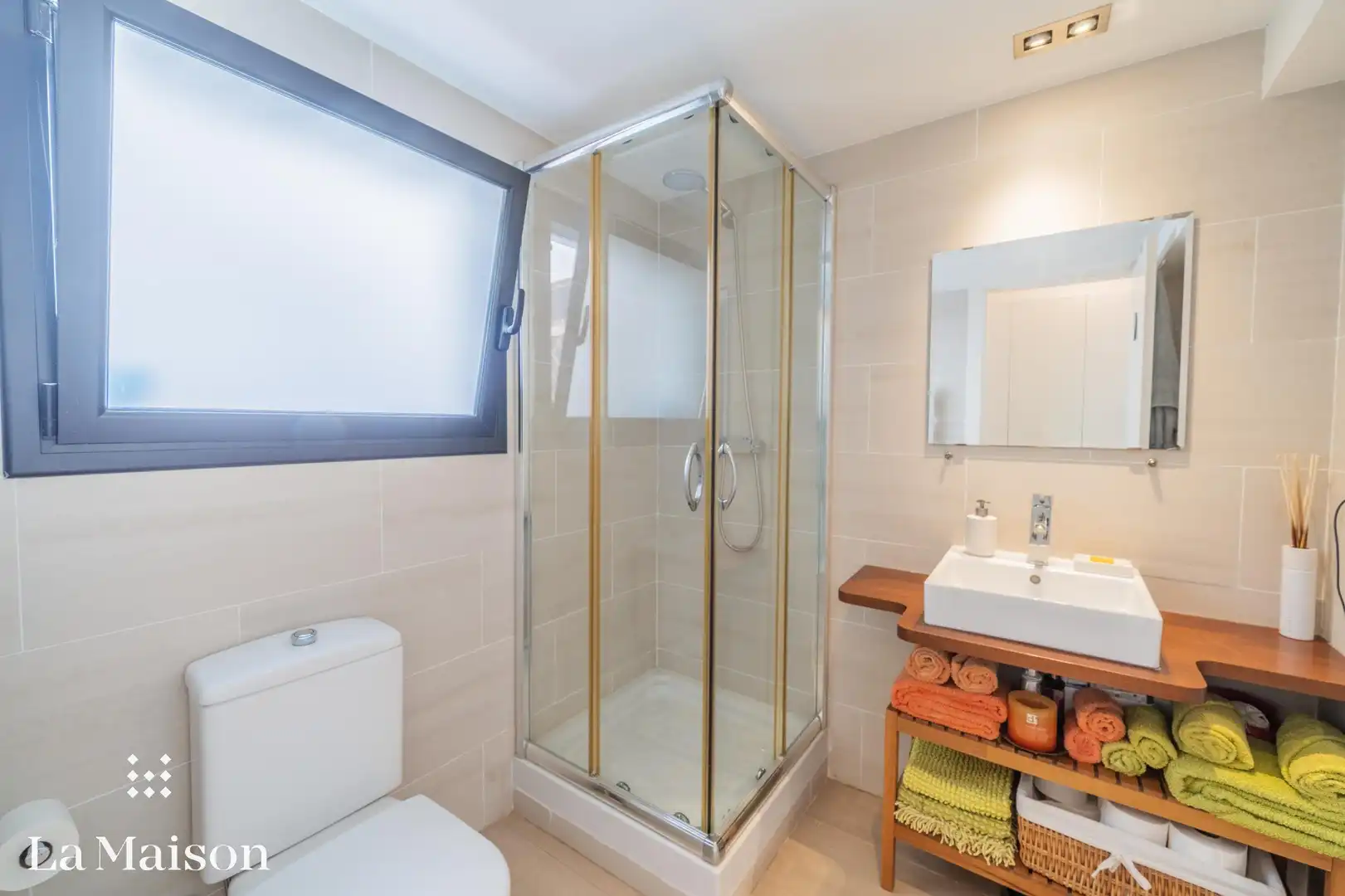Bany de Casa o xalet en venda en Vilanova del Vallès amb Parquet, Terrassa i Piscina