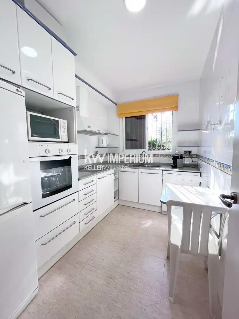 Cuina de Casa o xalet en venda en Cambrils amb Aire condicionat, Calefacció i Jardí privat