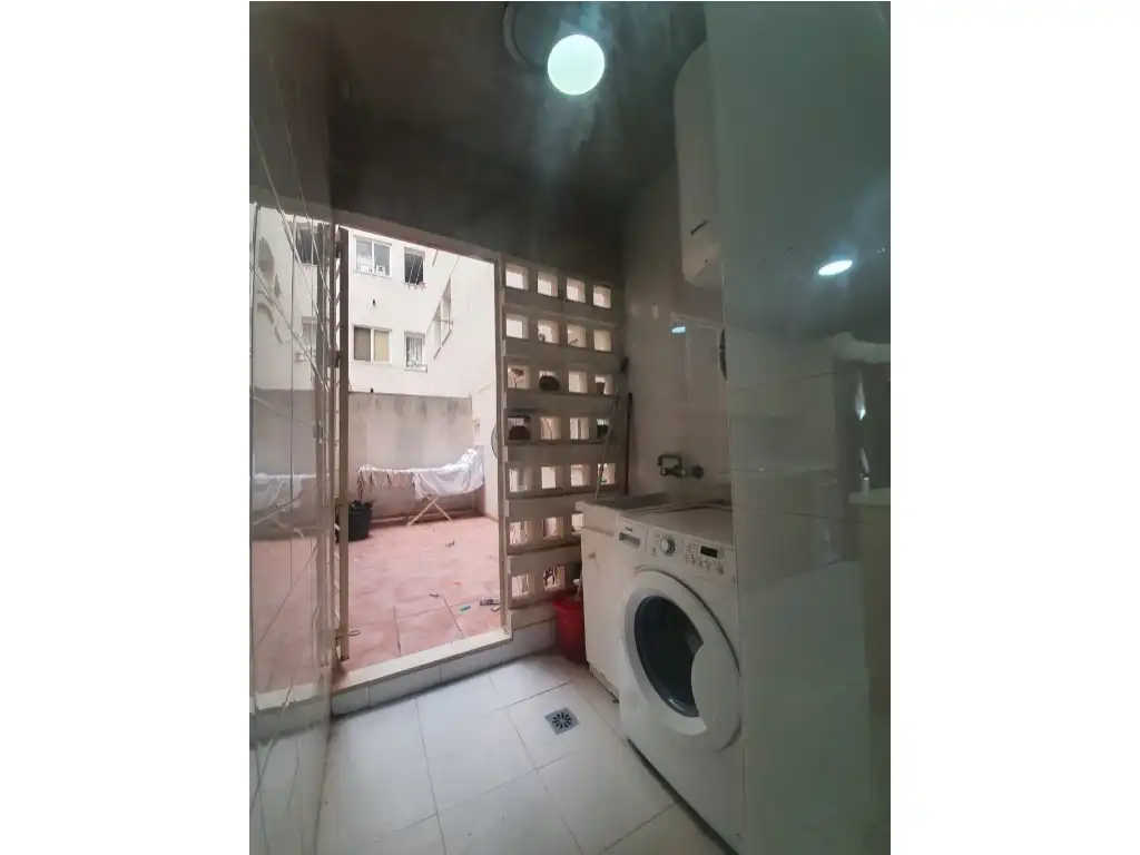Badezimmer von Wohnung zum Verkauf in La Línea de la Concepción mit Möbliert, Ofen und Mikrowelle