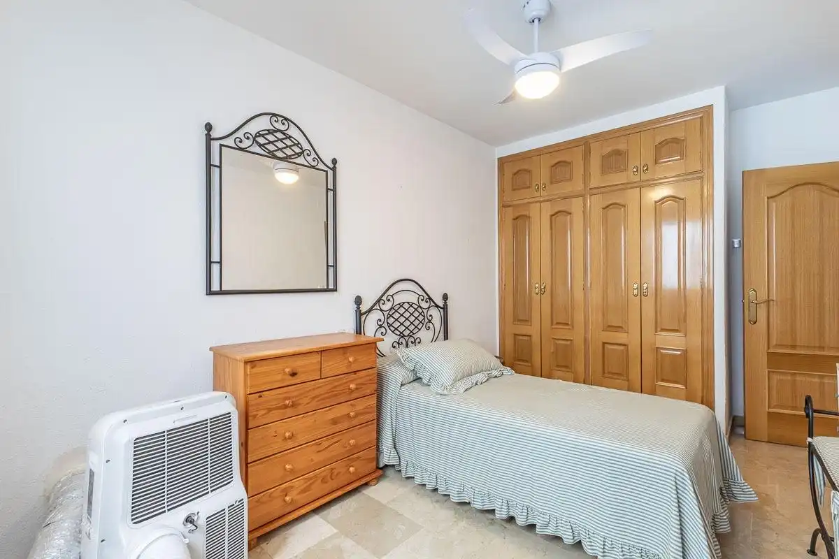Bedroom of Flat for sale in Granada  with Air Conditioner, Heating and Alarm