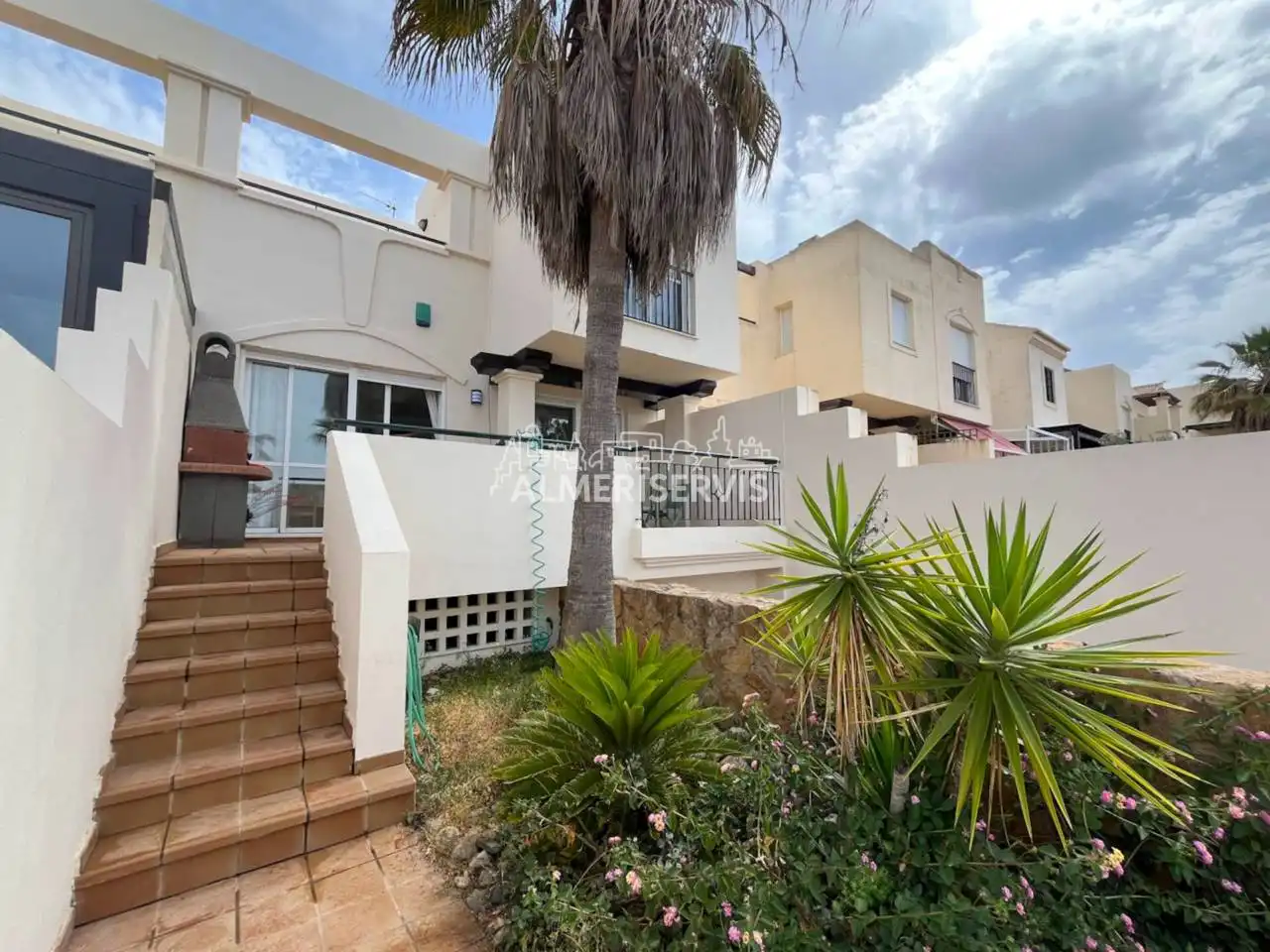 Vista exterior de Casa adosada en venta en El Ejido con Aire acondicionado, Terraza y Amueblado