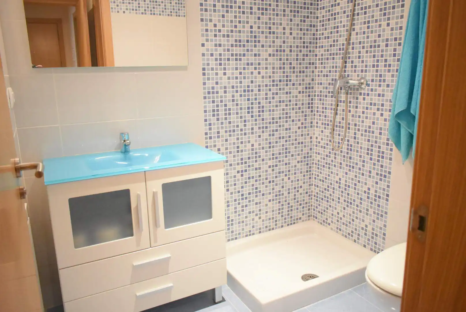Baño de Apartamento en venta en Pontevedra Capital  con Calefacción, Parquet y Trastero