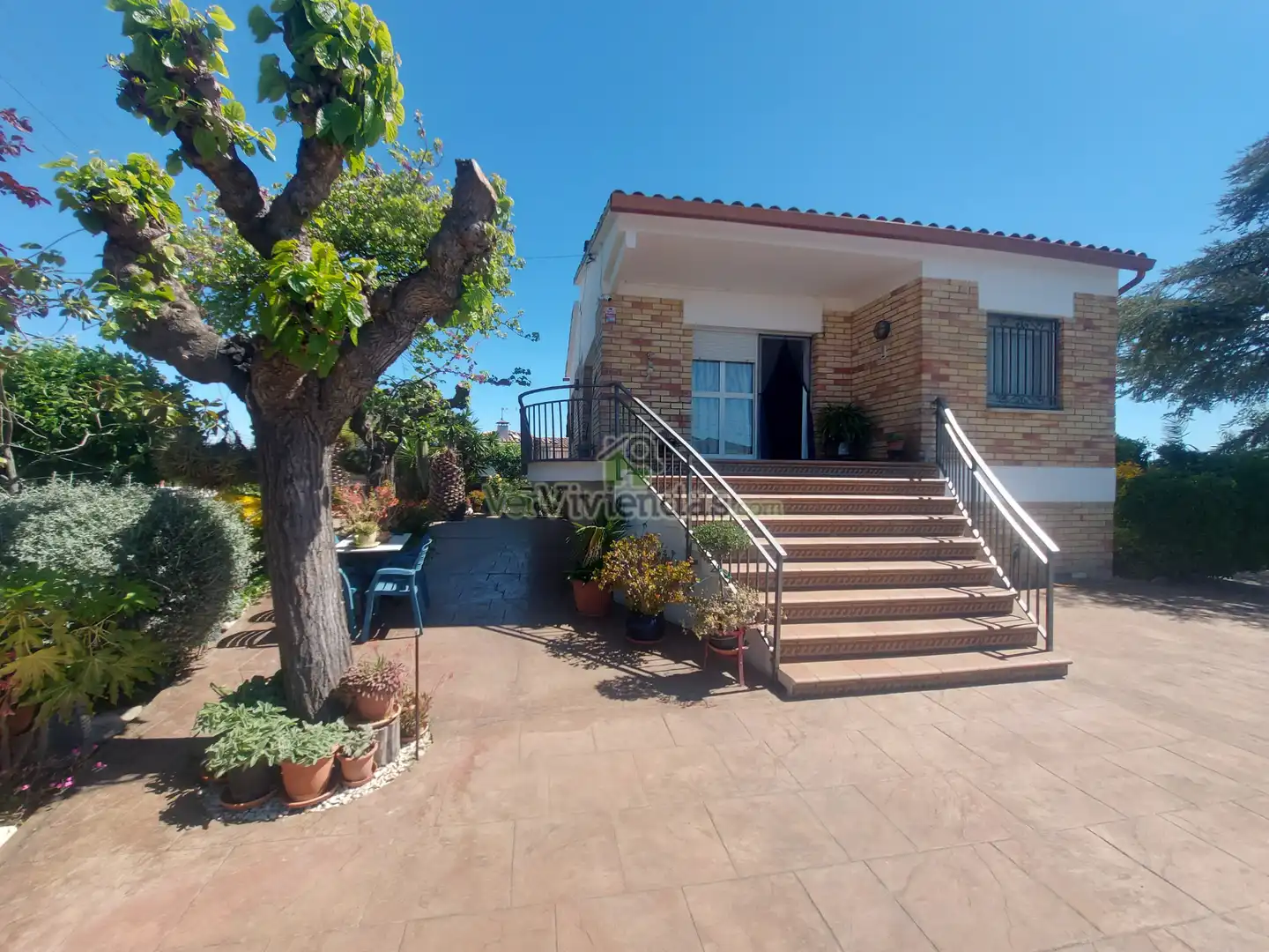 Vista exterior de Casa o xalet en venda en Sant Llorenç d'Hortons amb Jardí privat, Terrassa i Piscina