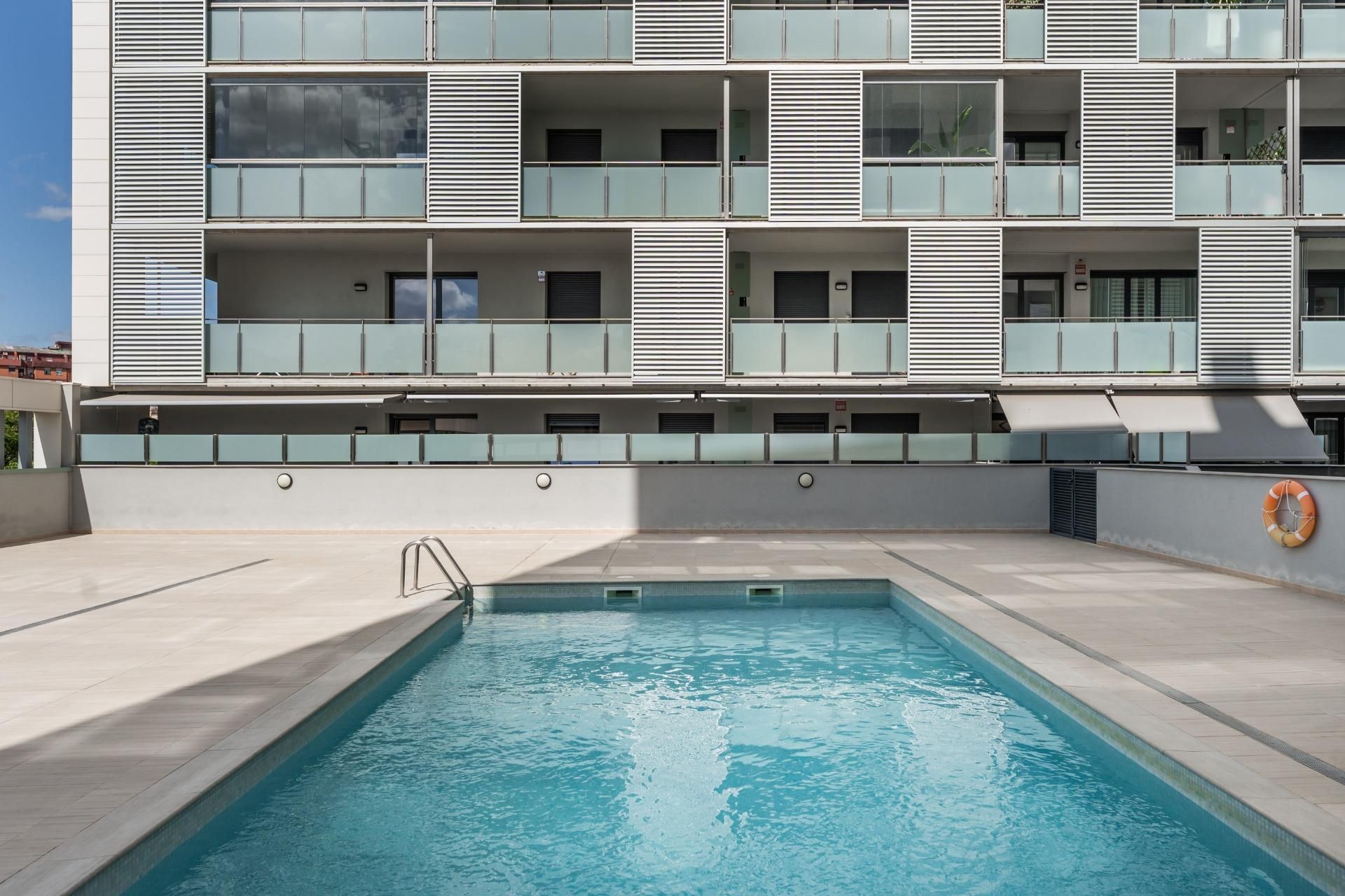 Swimming pool of Flat for sale in Badalona  with Air Conditioner, Heating and Terrace