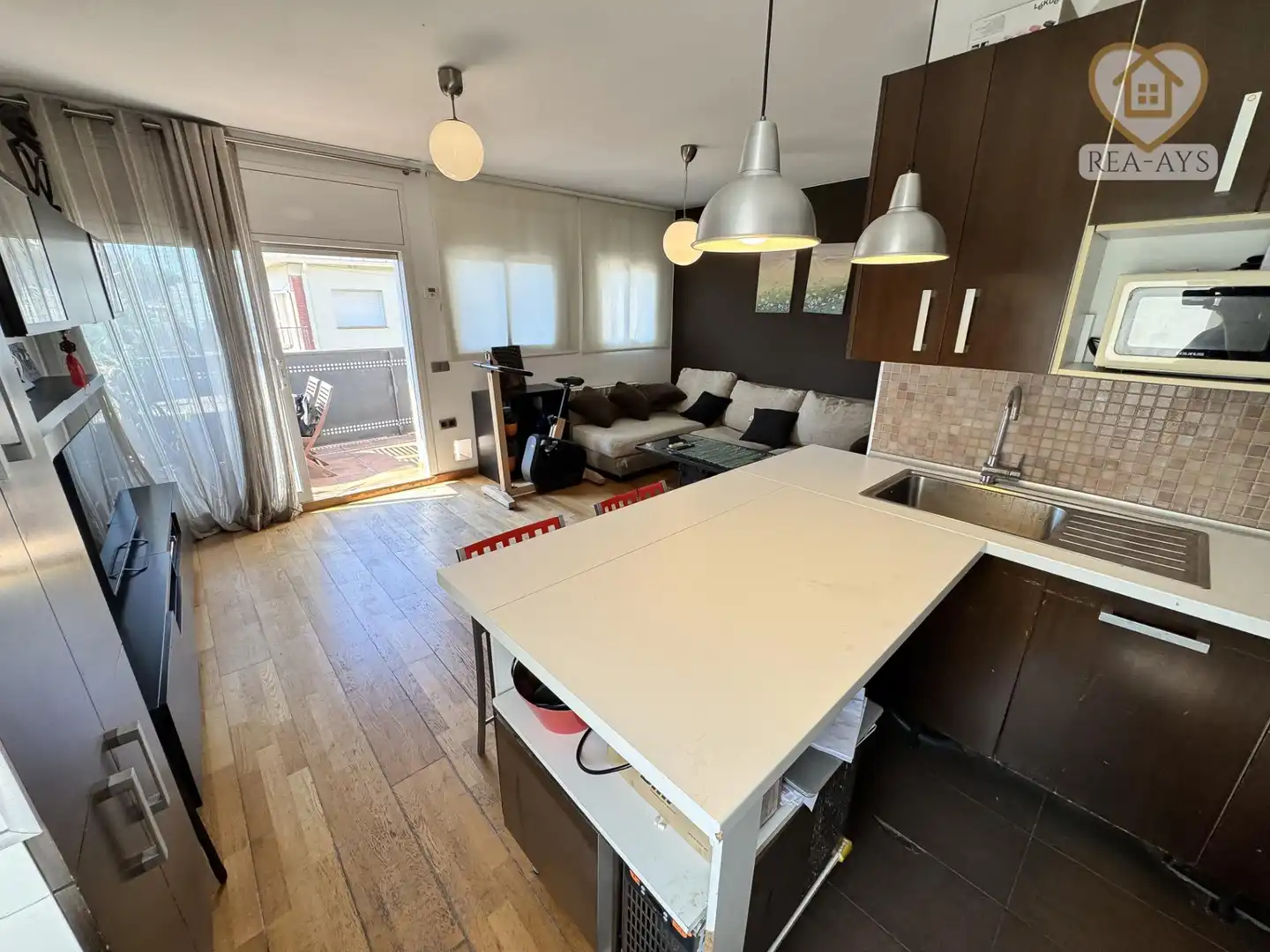 Vista exterior de Piso en venta en Castelldefels con Aire acondicionado, Calefacción y Parquet