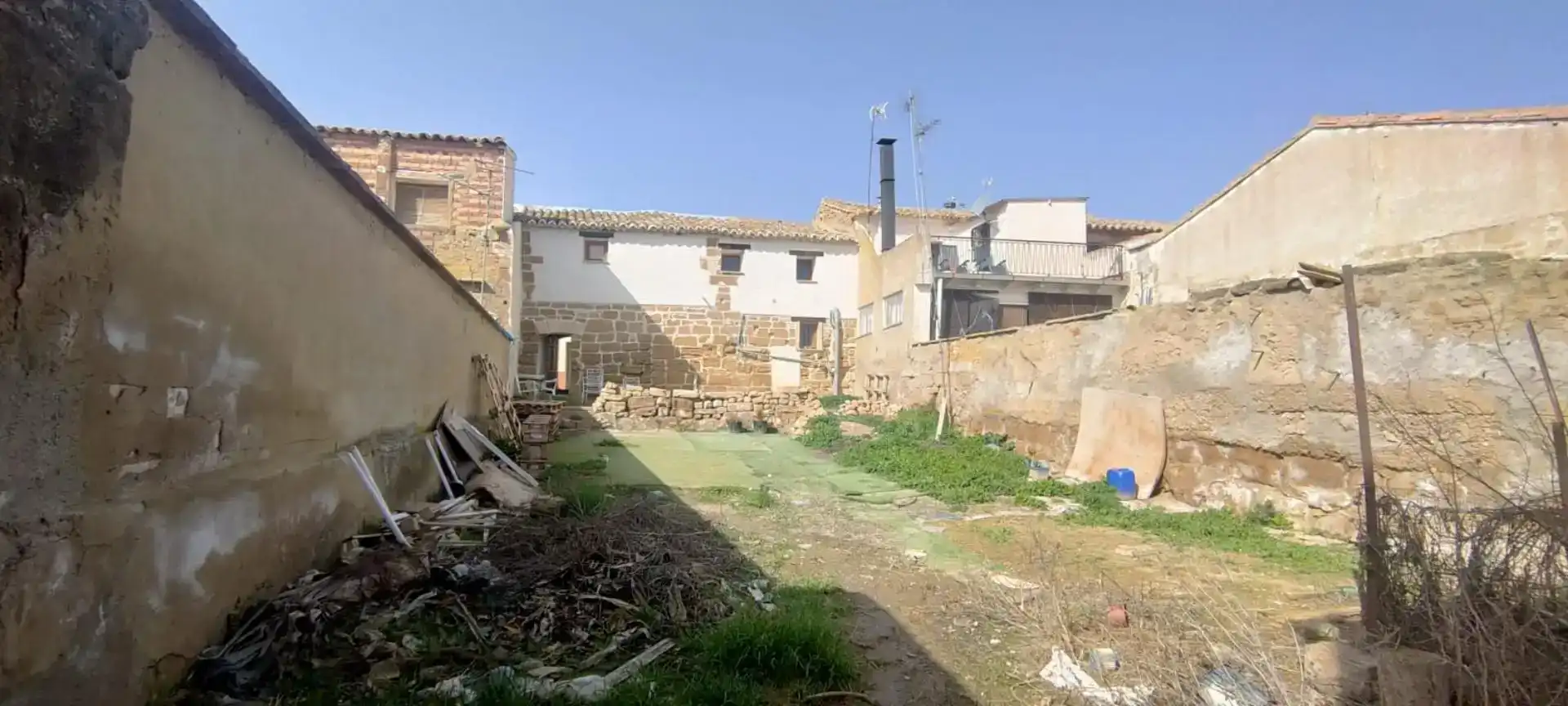 Casa adosada en venta en Grañén