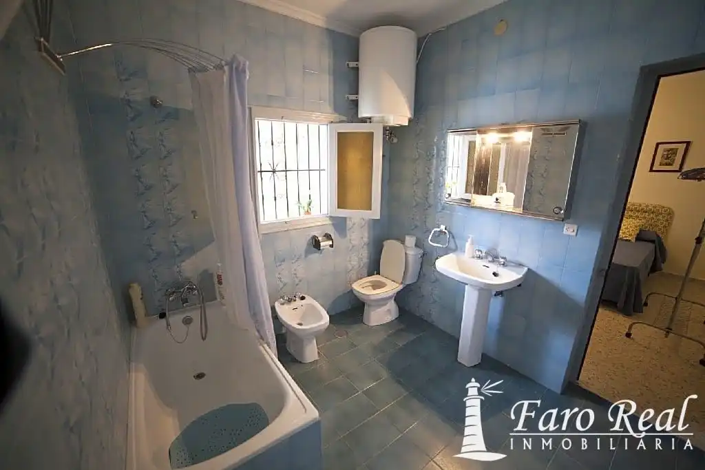 Bathroom of Houses for sale in Sanlúcar de Barrameda  with Terrace and Storage room