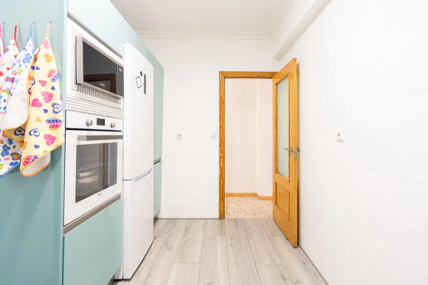 Kitchen of Flat for sale in Sevilla  with Air Conditioner, Furnished and Balcony
