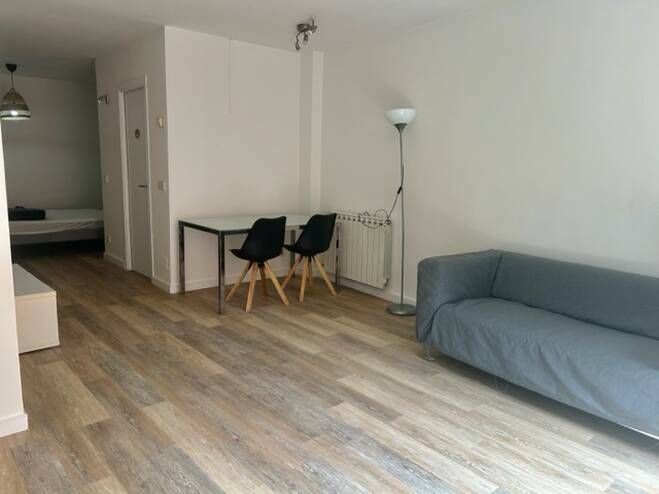 Sala de estar de Piso en venta en Girona Capital con Calefacción, Parquet y Amueblado