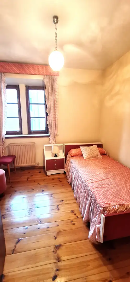 Bedroom of Houses for sale in Aguilar de Campoo  with Balcony