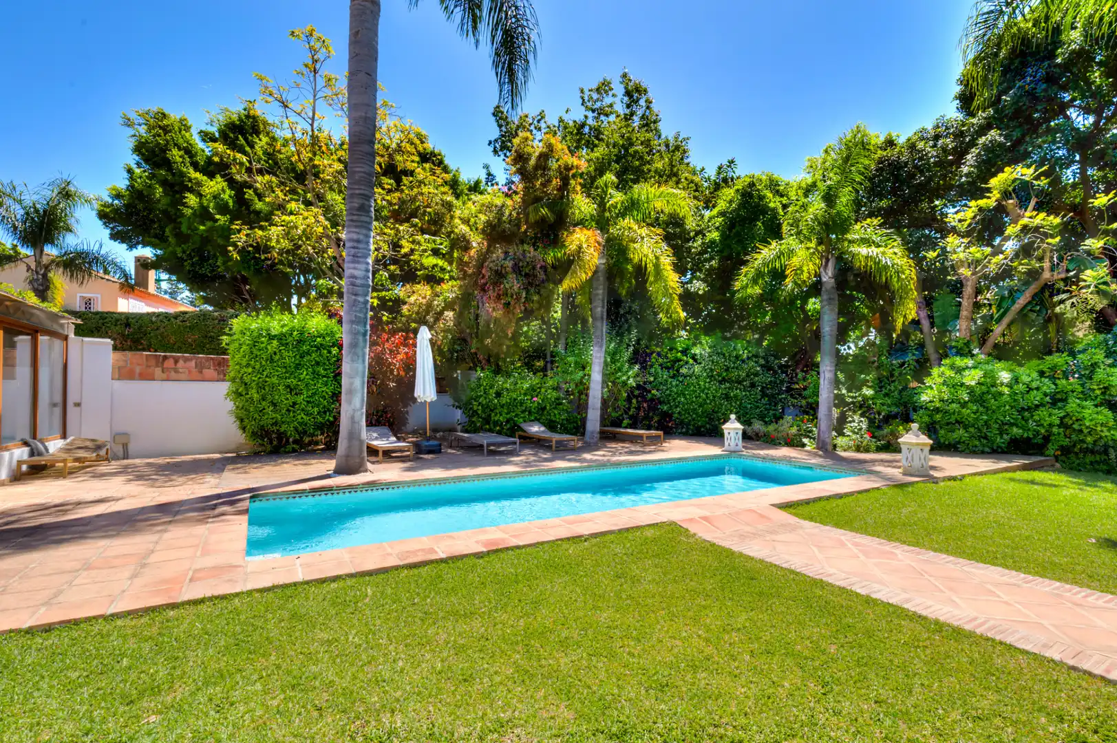 Schwimmbecken von Haus oder Chalet zur Miete in Marbella mit Klimaanlage, Privatgarten und Terrasse
