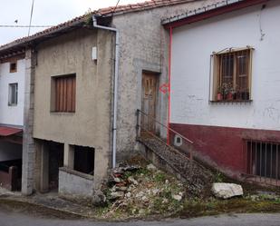 Vista exterior de Casa adosada en venda en Cabrales amb Terrassa