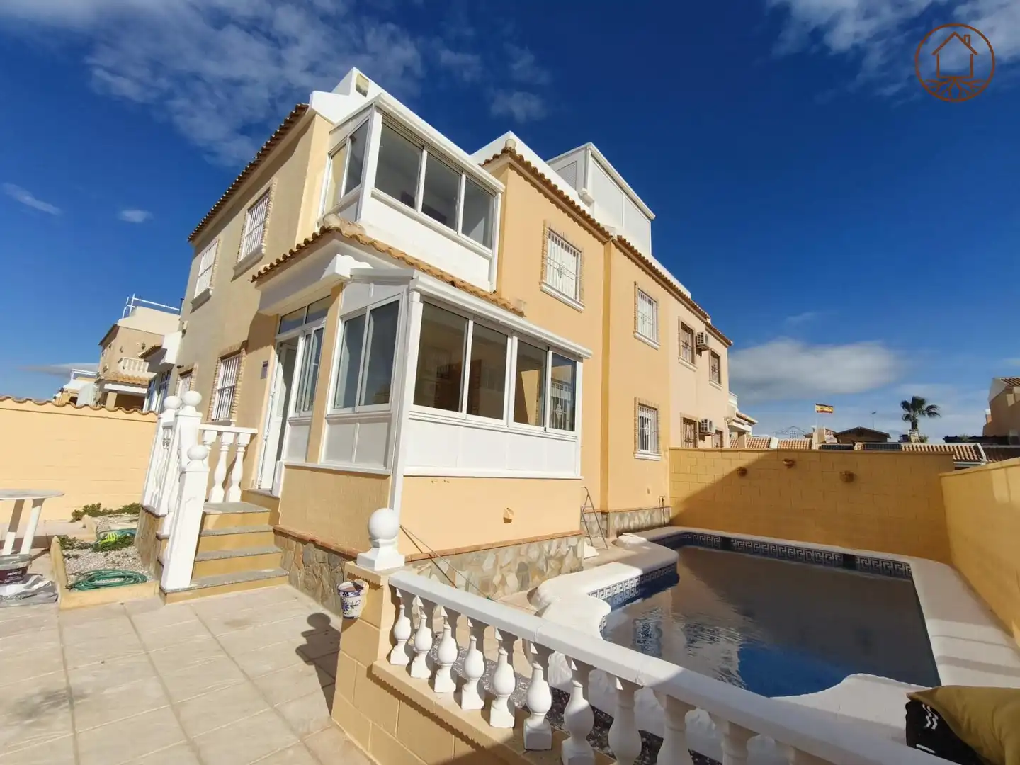 Vista exterior de Casa o xalet en venda en Rojales amb Jardí privat, Terrassa i Piscina
