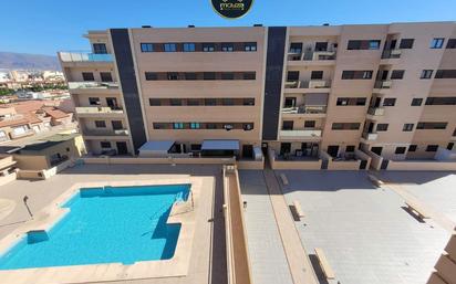 Piscina de Apartament en venda en Roquetas de Mar amb Aire condicionat