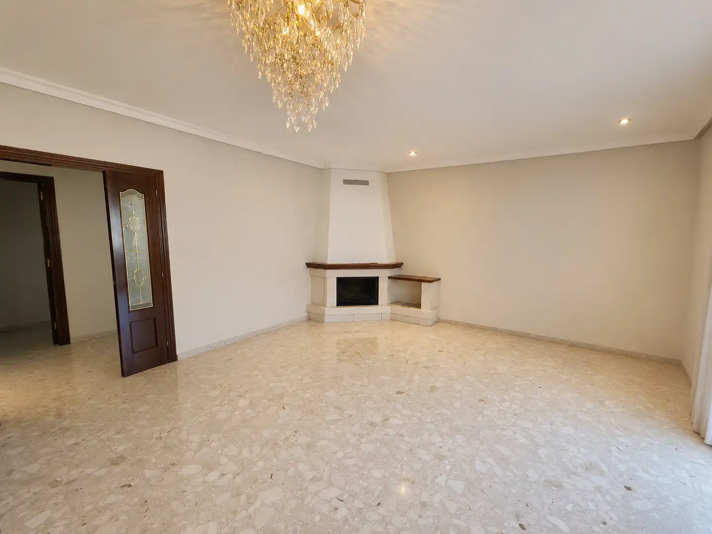 Sala de estar de Casa adosada en venta en Caldes d'Estrac con Calefacción, Jardín privado y Parquet