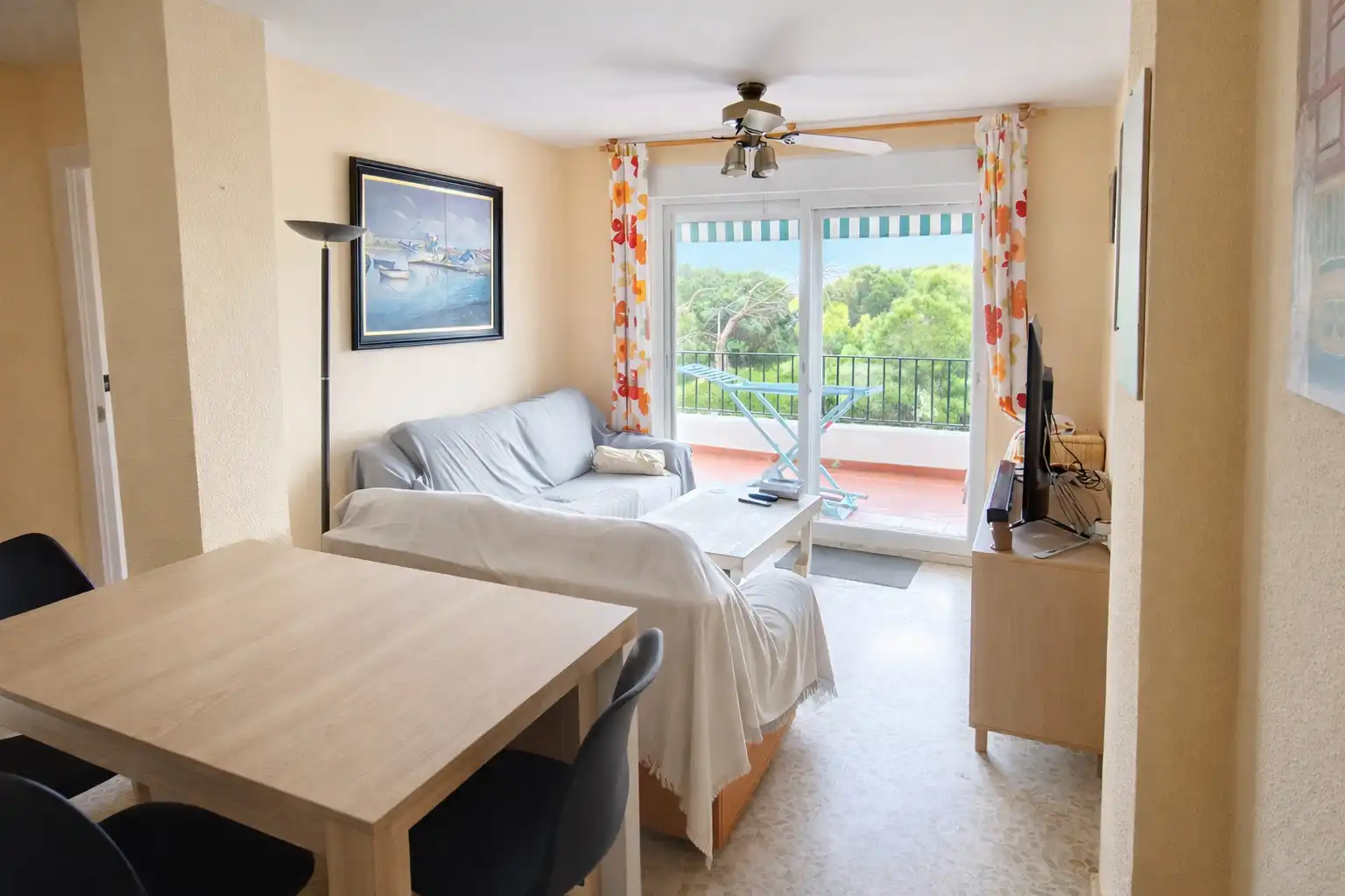 Sala d'estar de Apartament en venda en Chiclana de la Frontera amb Terrassa, Moblat i Forn