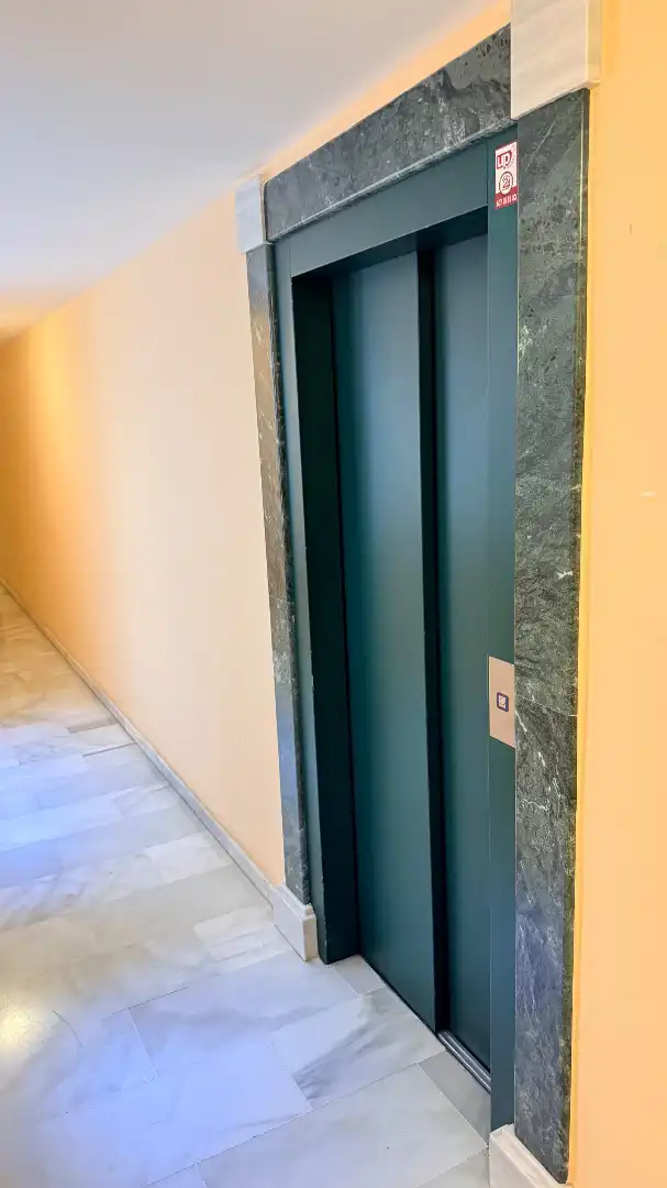 Piso en venta en Marbella con Terraza, Amueblado y Horno