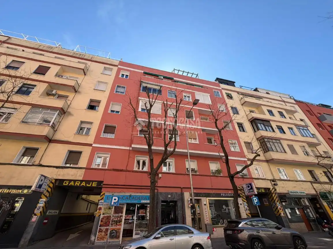 Vista exterior de Piso en venta en Madrid con Calefacción y Terraza