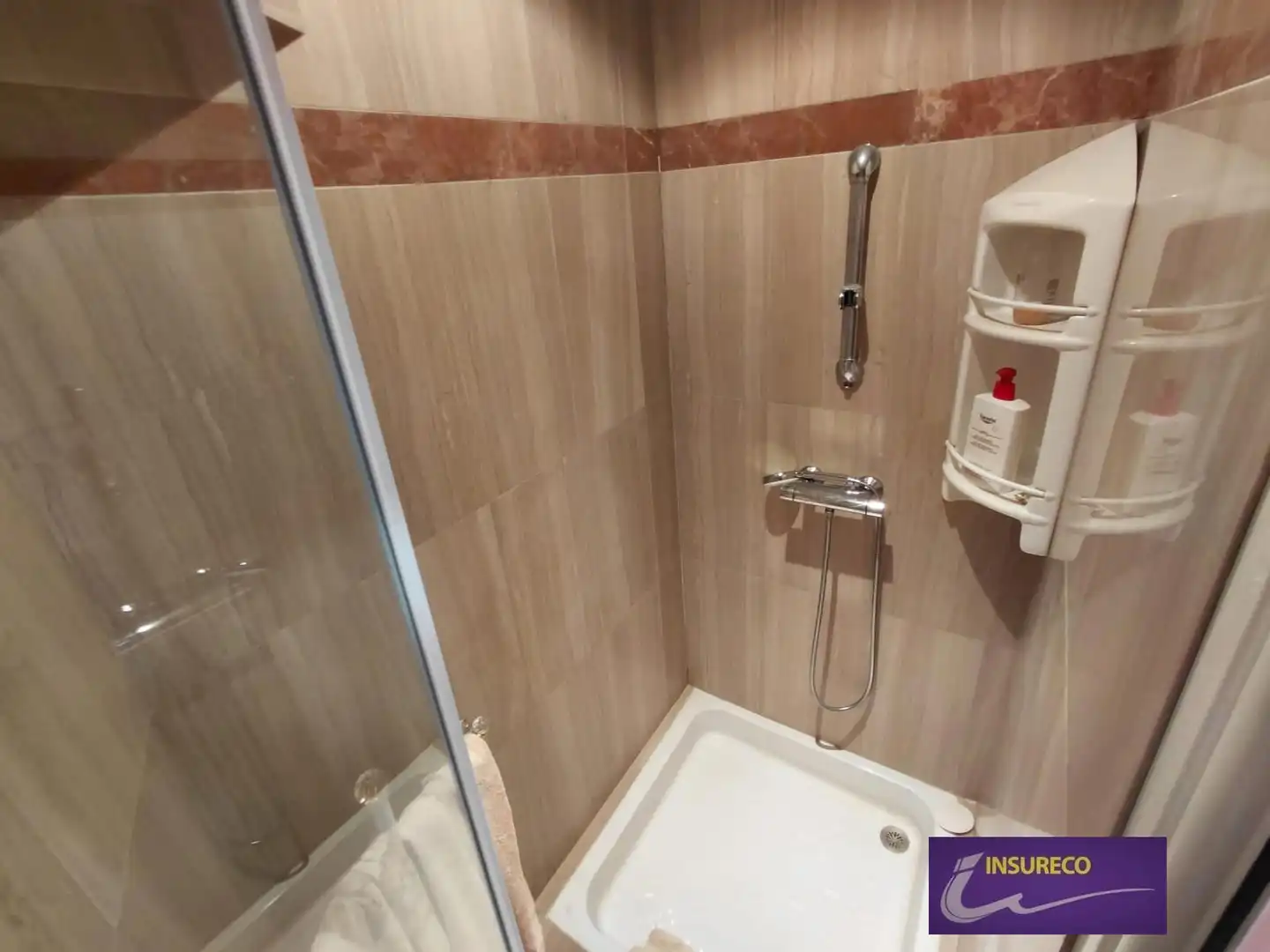 Baño de Ático en venta en León Capital  con Calefacción, Terraza y Amueblado