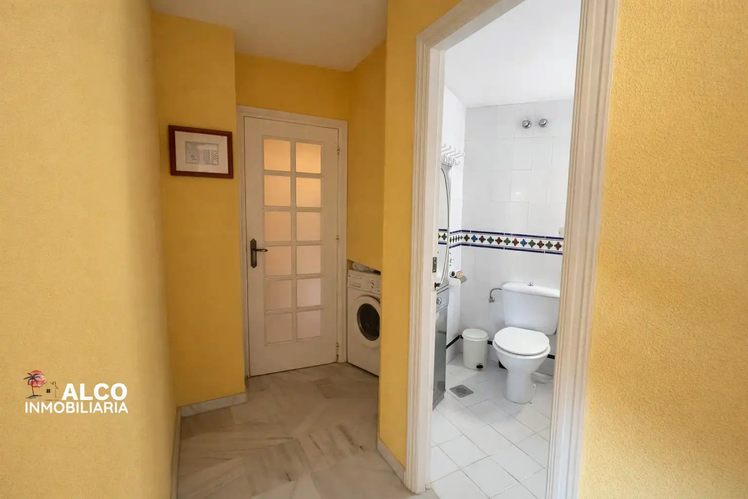 Baño de Piso en venta en Torrox con Terraza y Piscina
