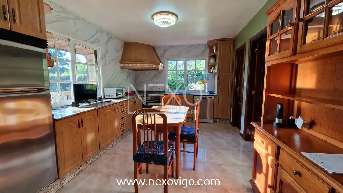 Cocina de Casa o chalet en venta en Cangas  con Calefacción, Jardín privado y Piscina