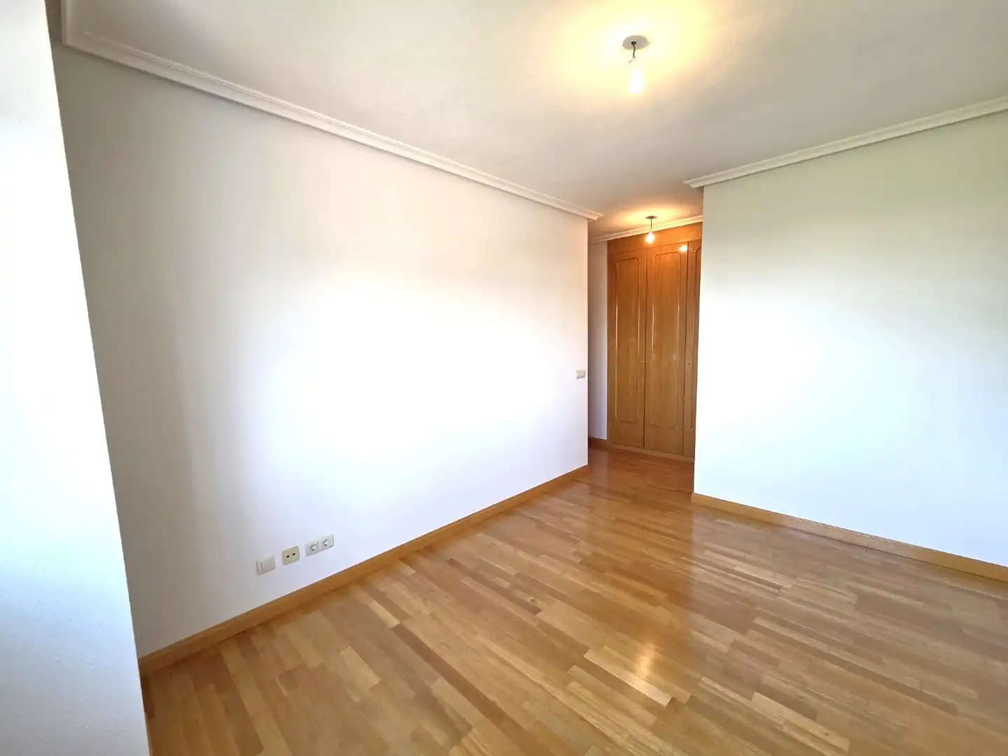 Dormitori de Pis en venda en Burgos amb Calefacció, Parquet i Traster