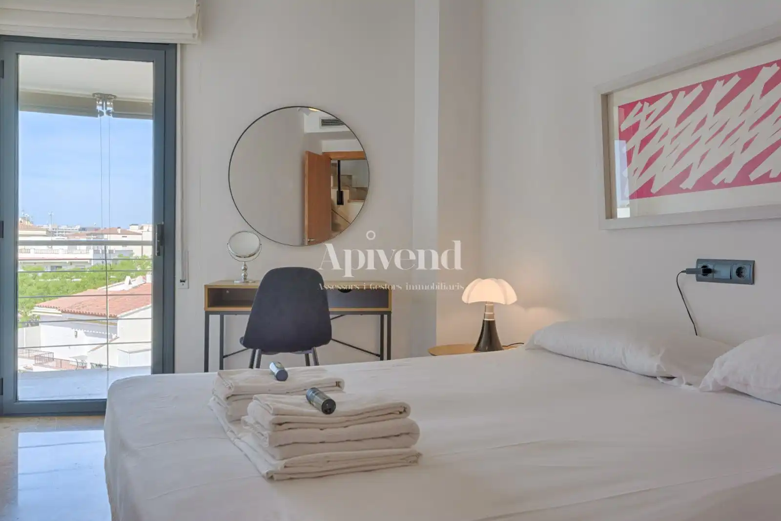 Schlafzimmer von Dachboden zum Verkauf in Roses mit Klimaanlage, Heizung und Terrasse