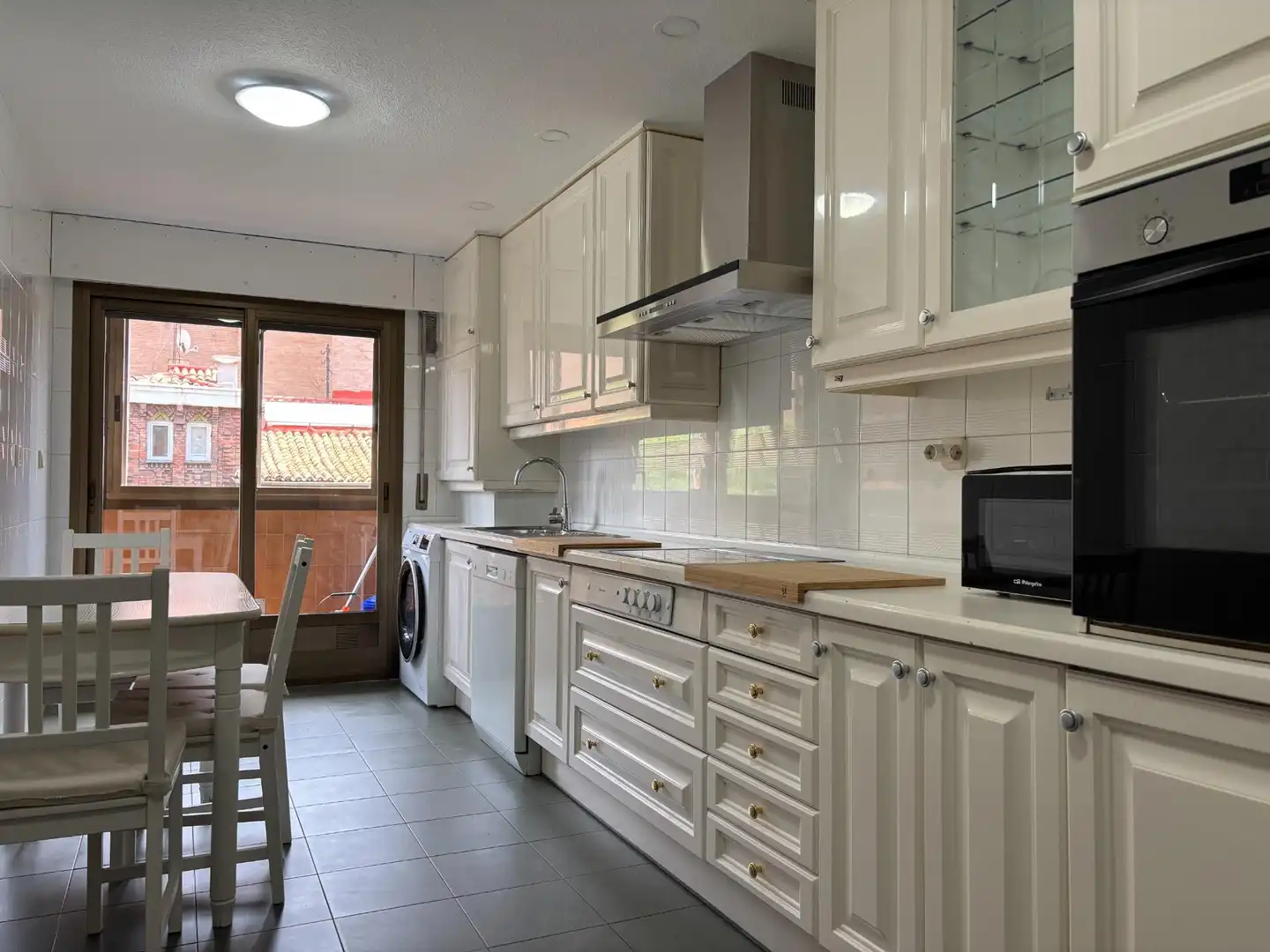 Kitchen of Flat for rent in Madrid  with Air Conditioner, Heating and Parquet flooring