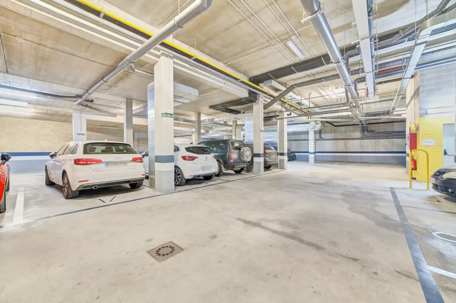 Parking de Piso en venta en  Pamplona / Iruña con Calefacción, Terraza y Trastero